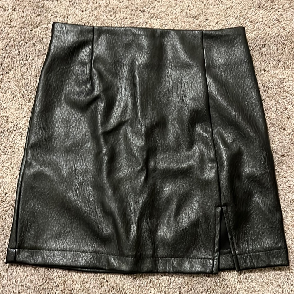 Faux leather slit skirt